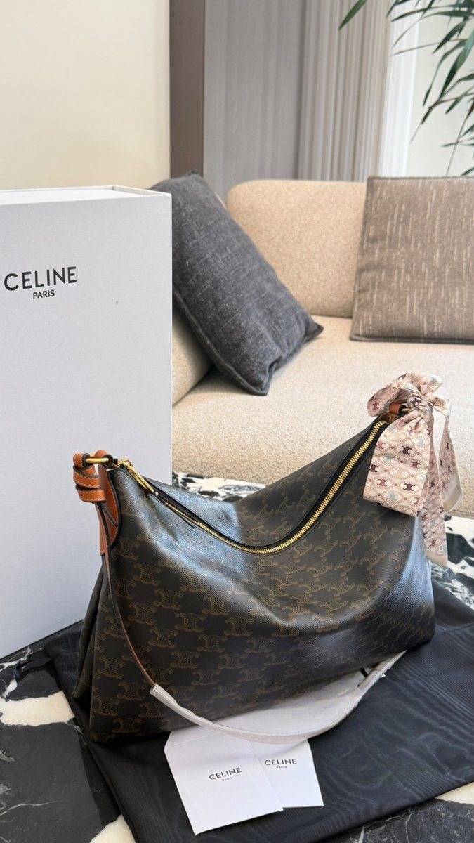 Celine Handbag 541