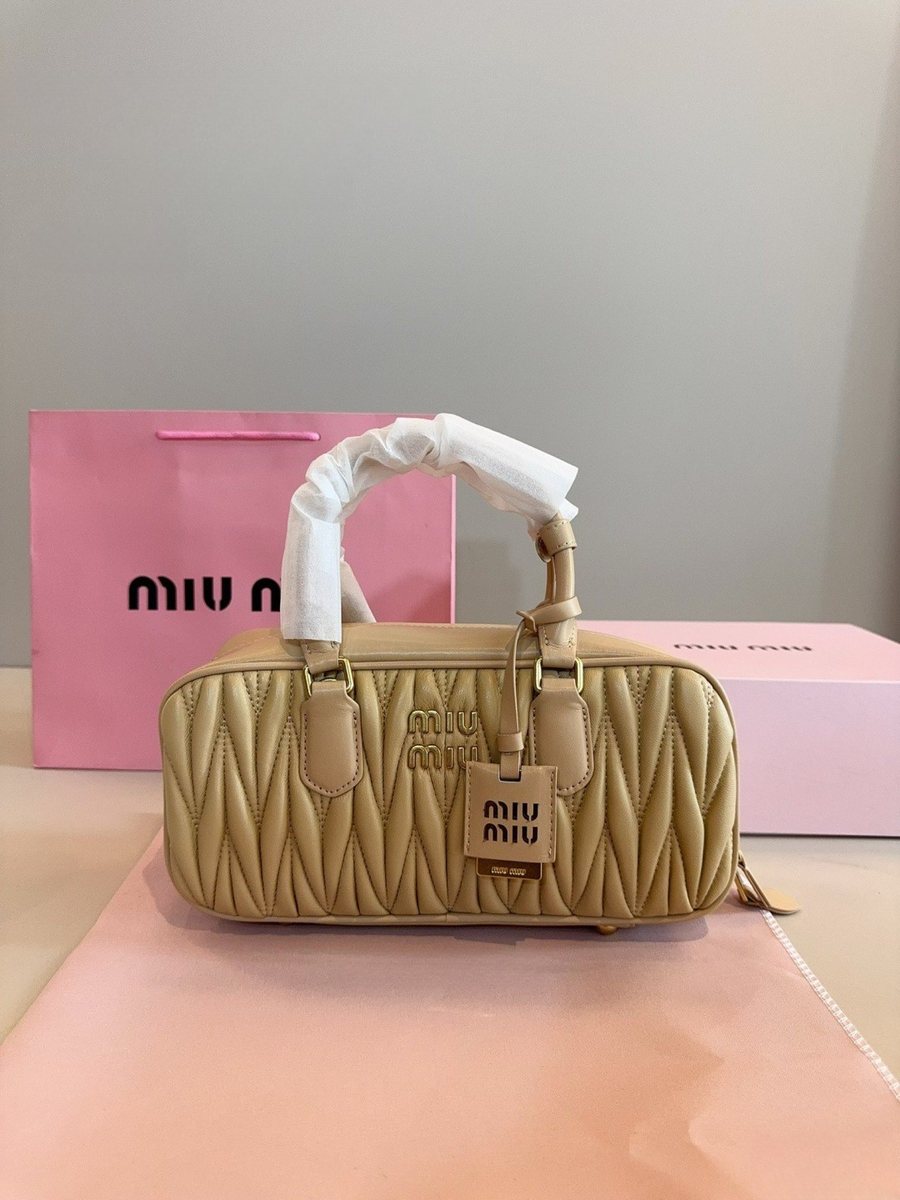 Miu Miu Handbag 090