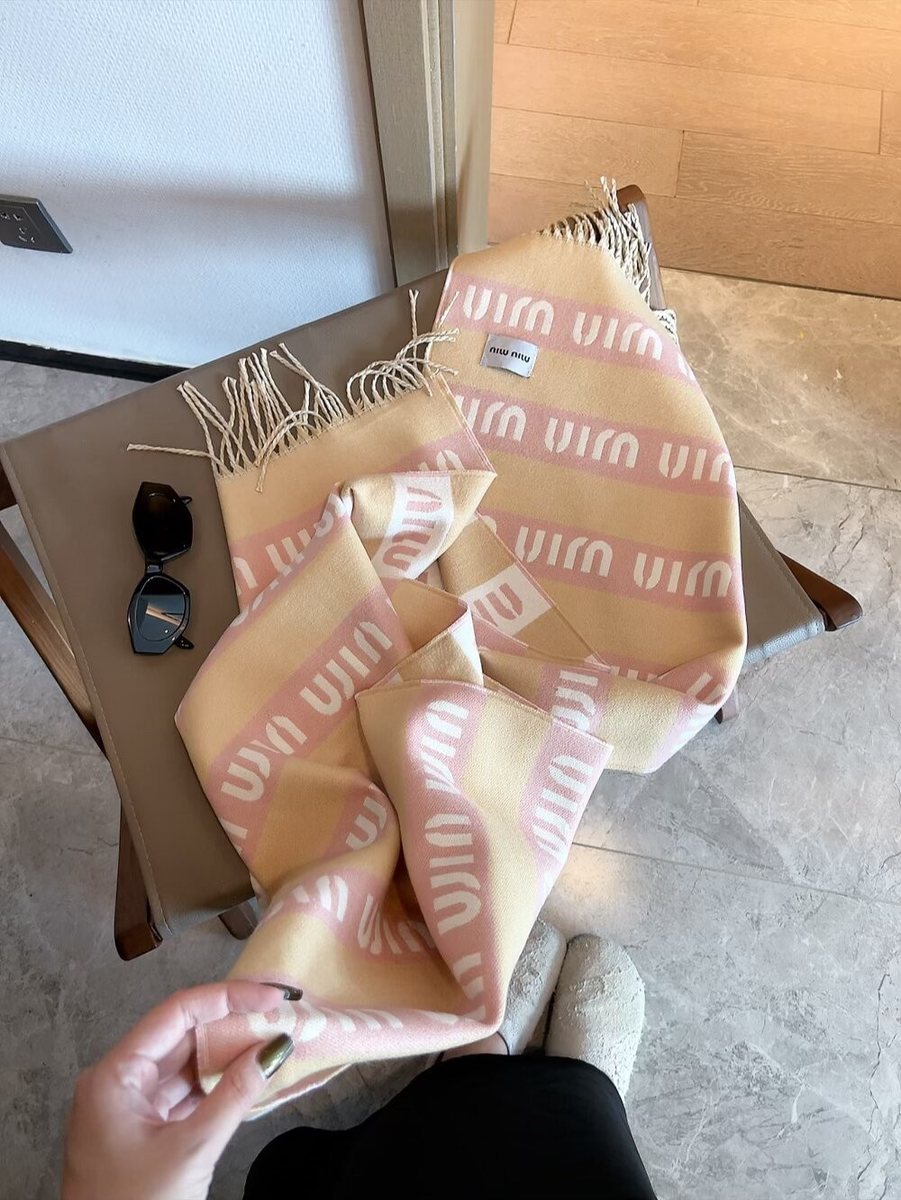 Scarf 011