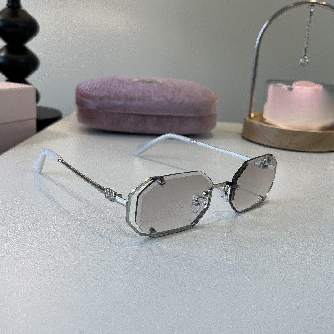 Sunglasses 152