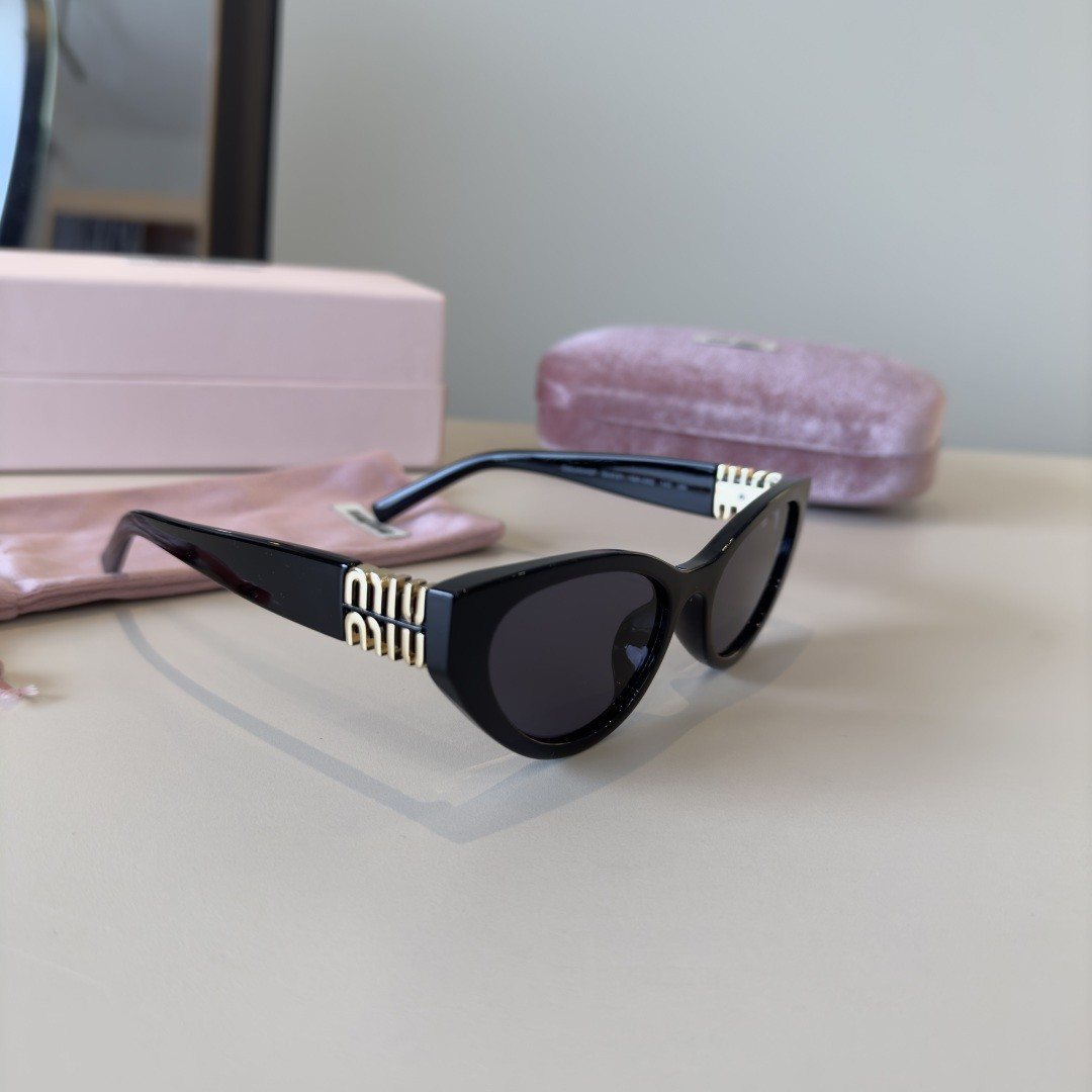 Sunglasses 169