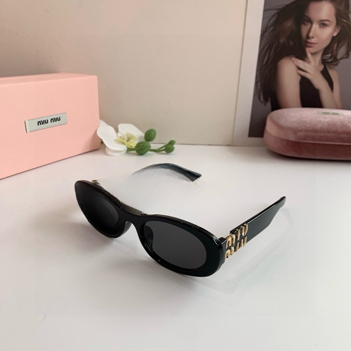 Sunglasses 182