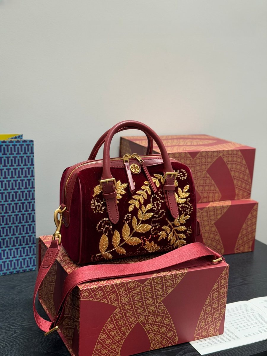 Tory Burch Handbag 055