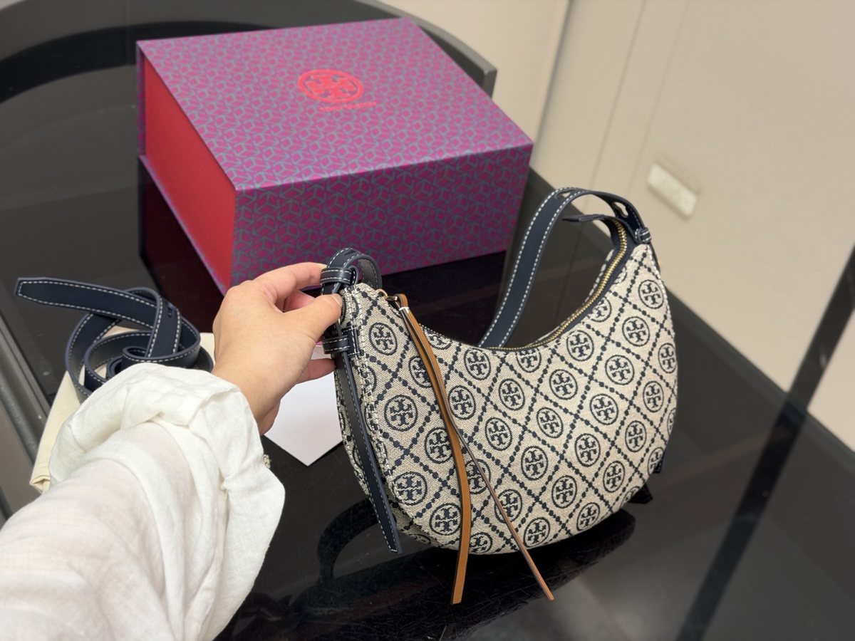 Tory Burch Handbag 084