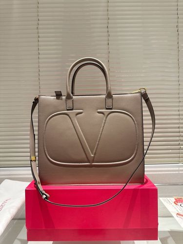 Valentino Handbag 091